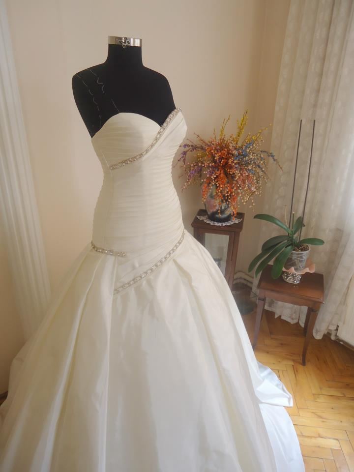 گالری لباس عروس و نامزدی زیبا http://jojoman.mihanblog.com 